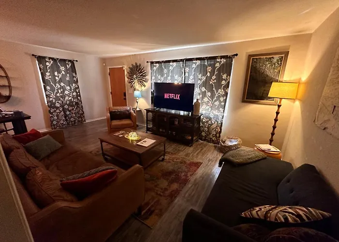Away From Centrally Located Cozy & Pet Friendly