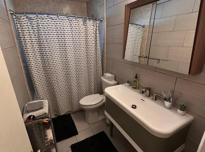 Away From Centrally Located Cozy & Pet Friendly Holiday home Tucson