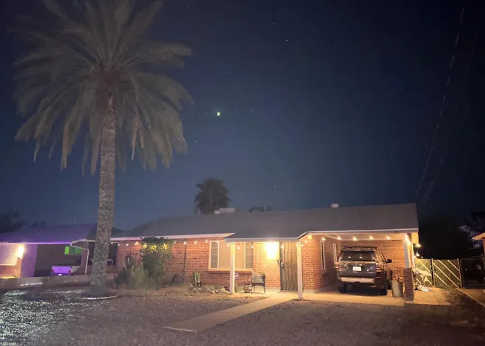Away From Centrally Located Cozy & Pet Friendly *
