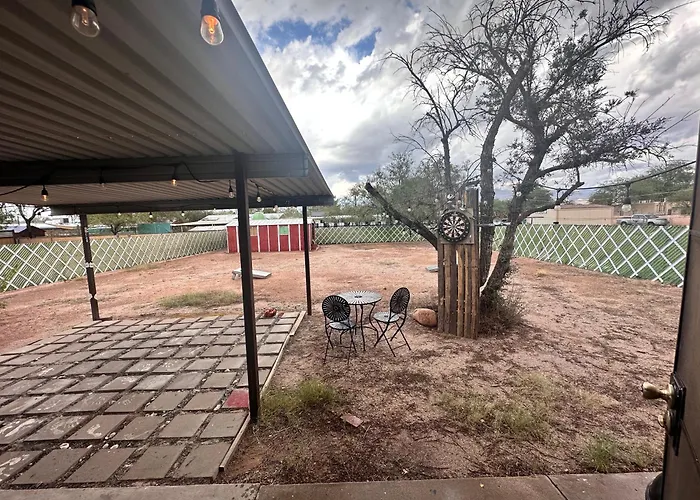 Away From Centrally Located Cozy & Pet Friendly *