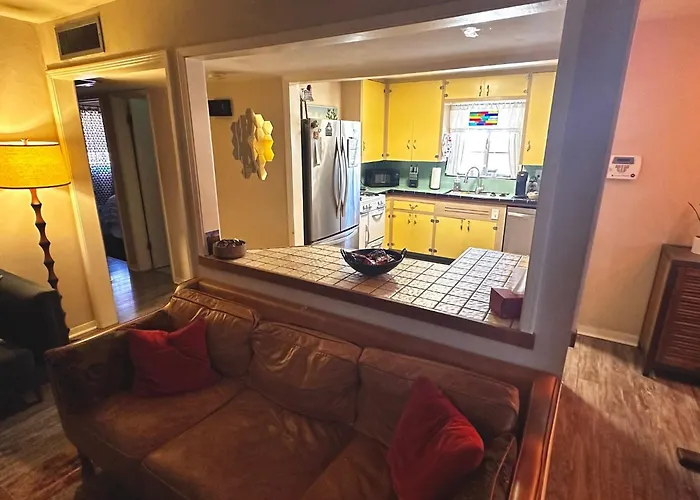 Away From Centrally Located Cozy & Pet Friendly * Tucson