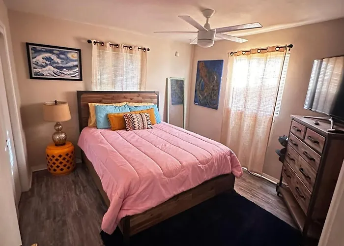 Away From Centrally Located Cozy & Pet Friendly Holiday home Tucson