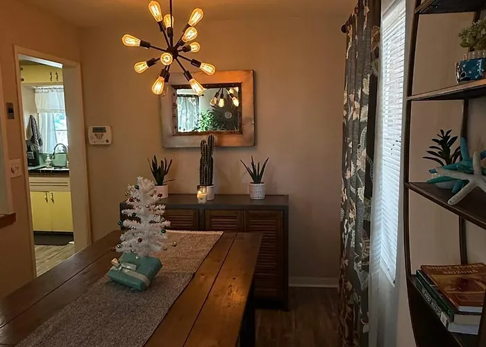 Away From Centrally Located Cozy & Pet Friendly Tucson